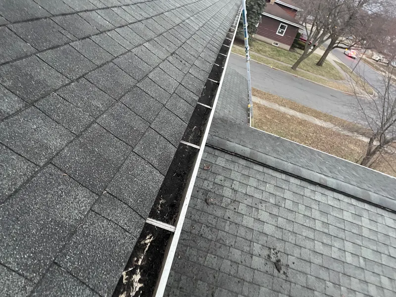 Gutter Post-Winter Inspection: 8 Signs You Need Pros